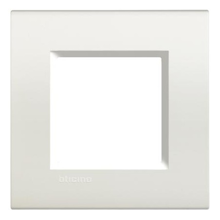 Placa 1 ventana Termoplástico LNA4802_ Livinglight Bticino