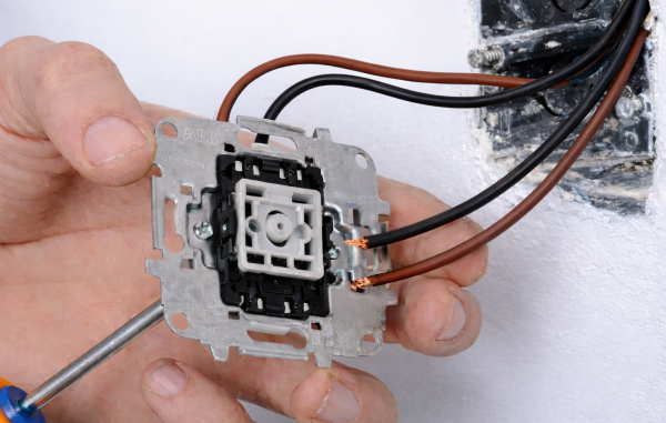 Cómo identificar los cables en una instalación eléctrica de cruzamiento