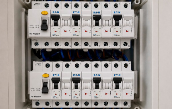 Para qué sirve un magnetotérmico y por qué es importante en el cuadro eléctrico